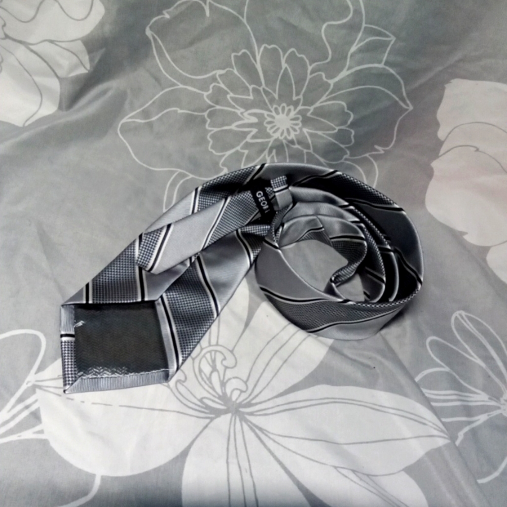 George multi patern tie - Picture 5 of 5